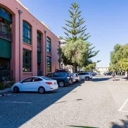 West End Warehouse Historical Opposite Beach Fremantle Exterior photo